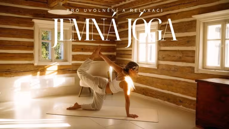 40 minut jemné jógy: Úplné uvolnění těla i mysli v roubence Nad Smrky